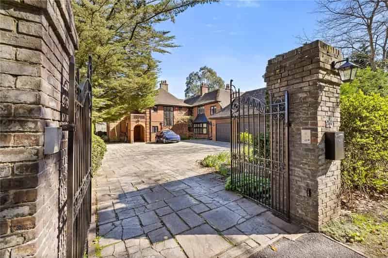 7 Bedroom Detached House for Sale