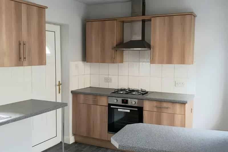 Two Bedroom House Huddersfield Near Amenities Garden Parking Available Now