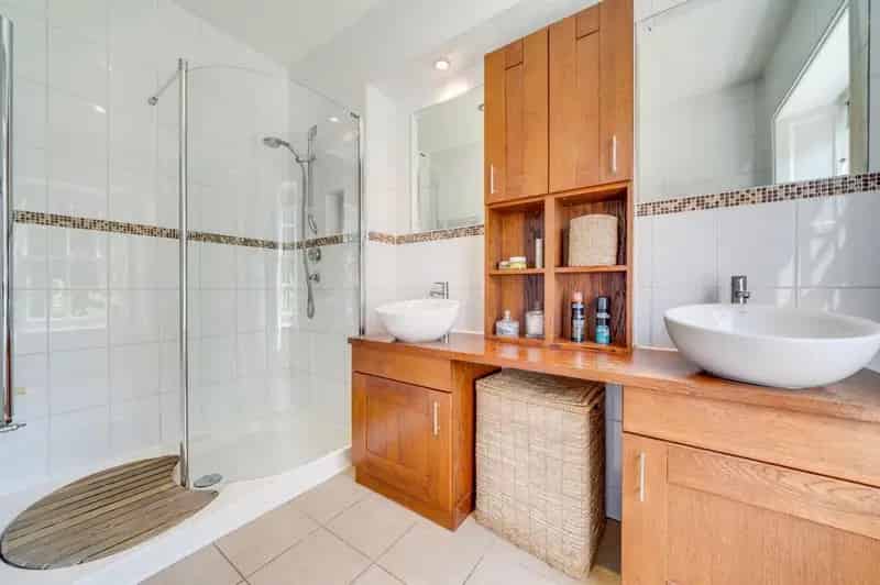 7 Bed House For Sale - Recently Renovated Country Residence