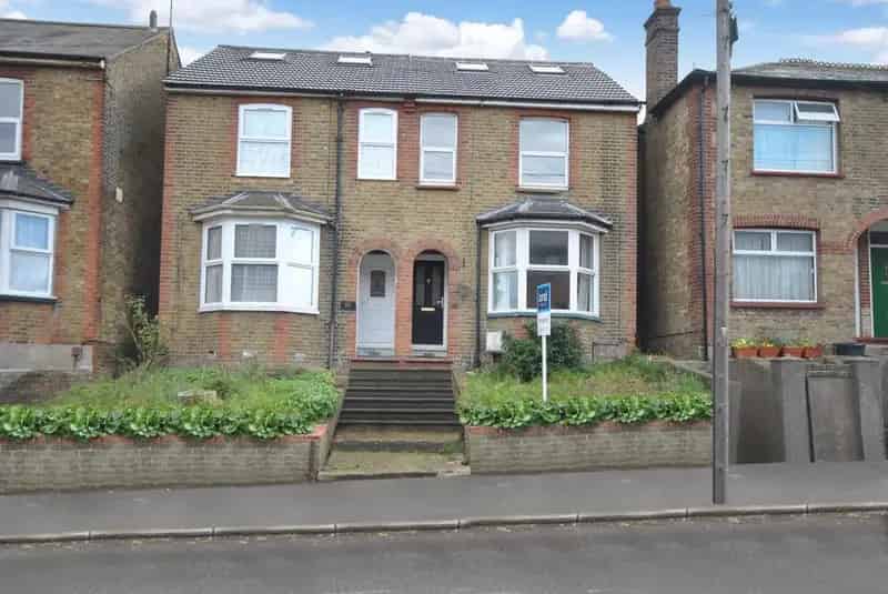 5 Bedroom Semi Detached House To Rent