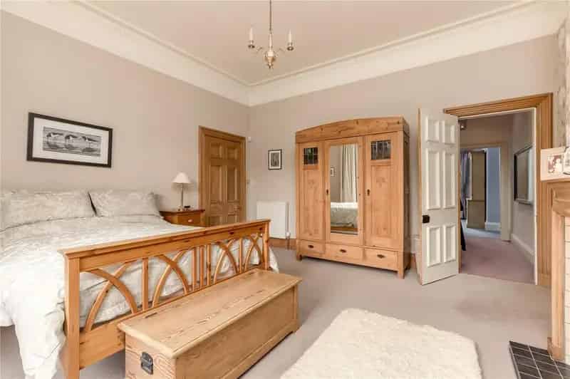 4 Bedroom Apartment for Sale in Edinburgh