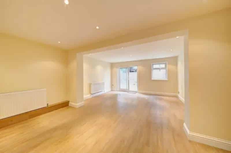 Flat To Rent Available December 8 2025