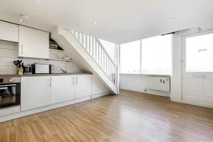 Flat For Sale in London, England