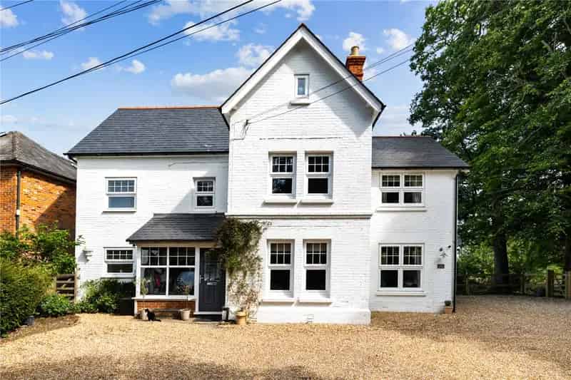 2 Bedroom Town Centre Cottage Farnham
