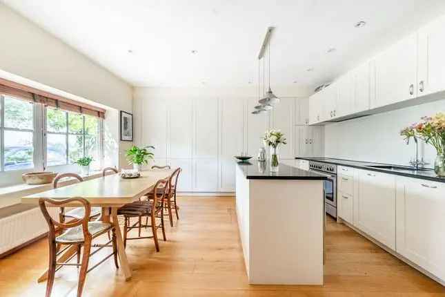 Mews house for sale in Adrian Mews, Chelsea, London SW10