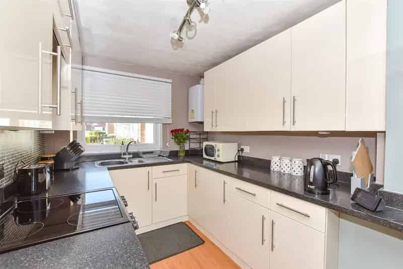 3 Bedroom End Terrace House for Sale
