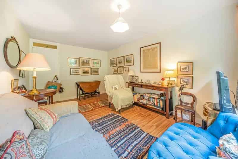 Spacious Apartment with Large Bedroom and Storage