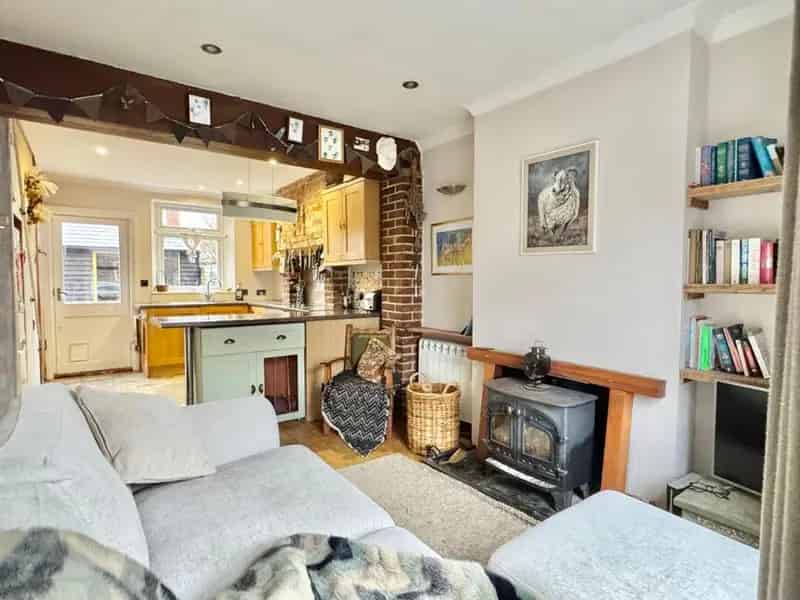 2 bedroom Mid Terrace House for sale, Newington, Kent, CT18