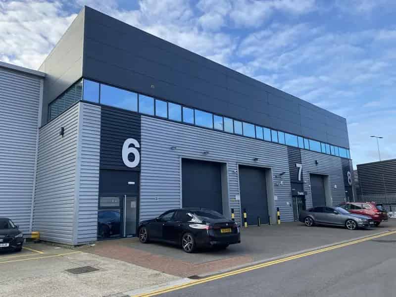 Battersea Industrial Unit For Lease 8m Height Modern Offices