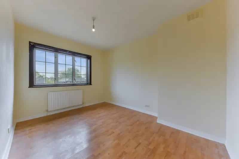 Mid-Terraced House For Sale Three Bedrooms Chain Free