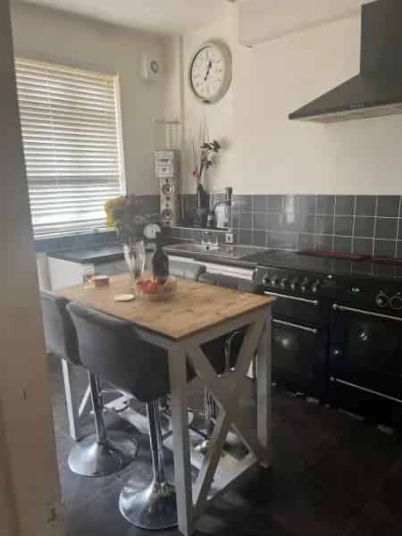 4 Bedroom House Near Schools and Transport Links - Council Property