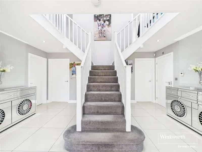 5 bed house for sale