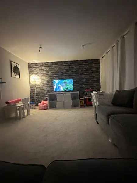 Flat For Rent in Gravesham, England