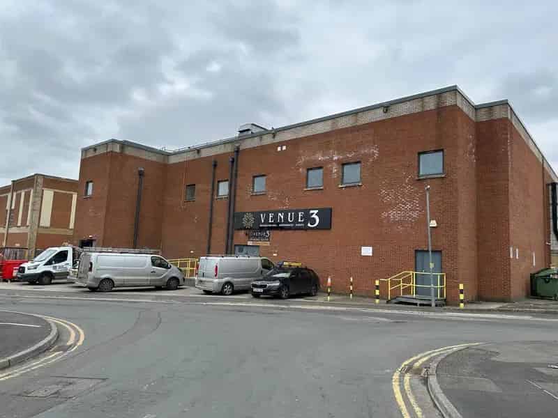Large Open Plan Commercial Space in Swindon