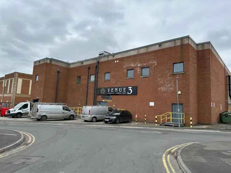 Large Open Plan Commercial Space in Swindon