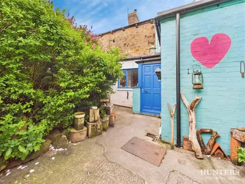 2 Bed House for Sale Near Schools and Transport