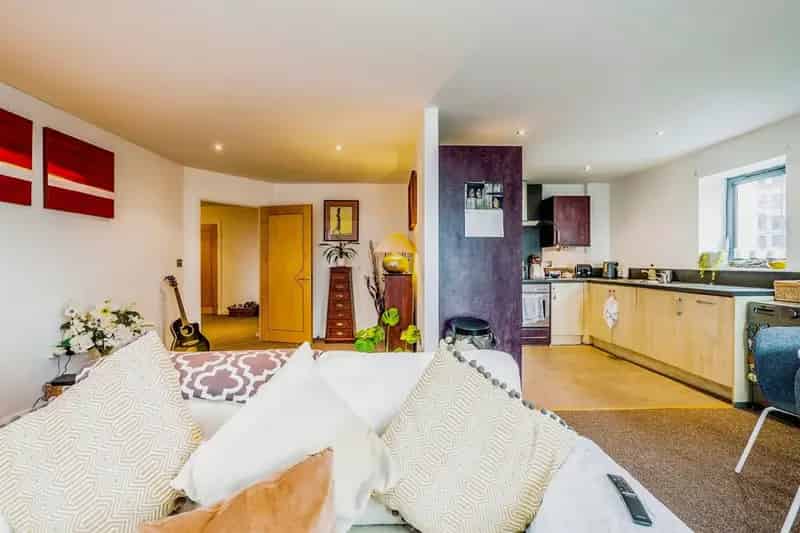 Stunning Cardiff City Centre Apartment 2 Beds 2 Baths Balcony Parking