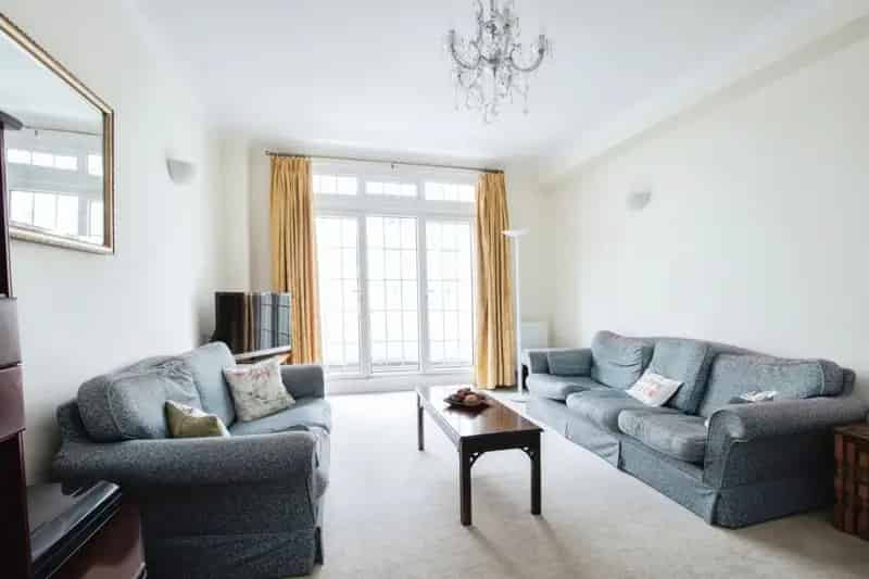 Spacious 3-Bed Apartment in Bournemouth Town Centre