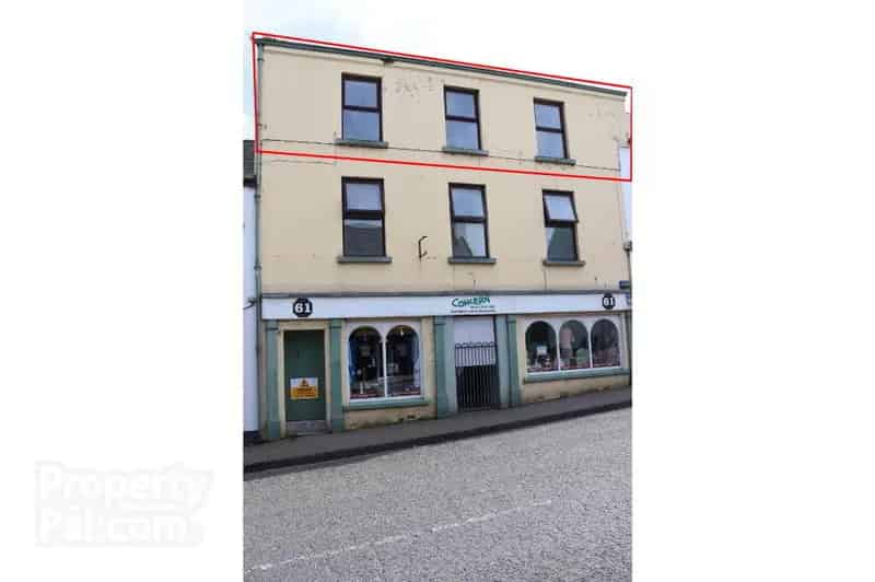 2-Bed Apartment in Town Centre, Newly Decorated