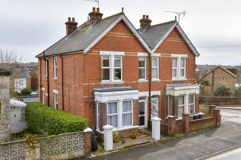 3 Bedroom Semi-Detached House for Sale near Cowes