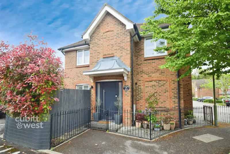 4 Bedroom Detached House Earlswood