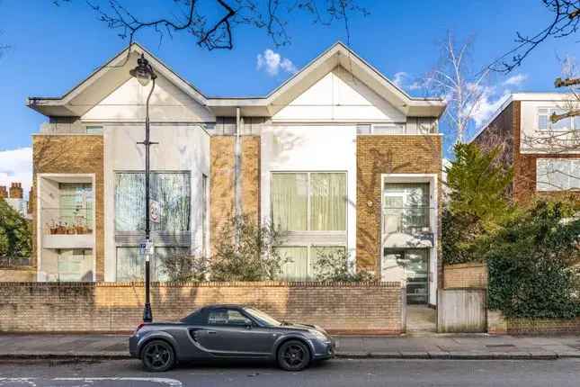 Luxury 5-Bedroom Townhouse in Ealing