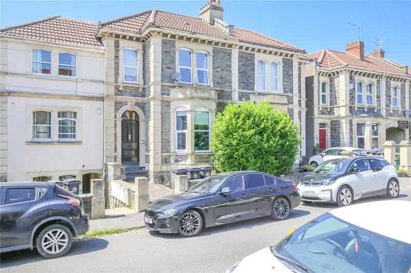 1 Bedroom Apartment for Sale - Private Garden