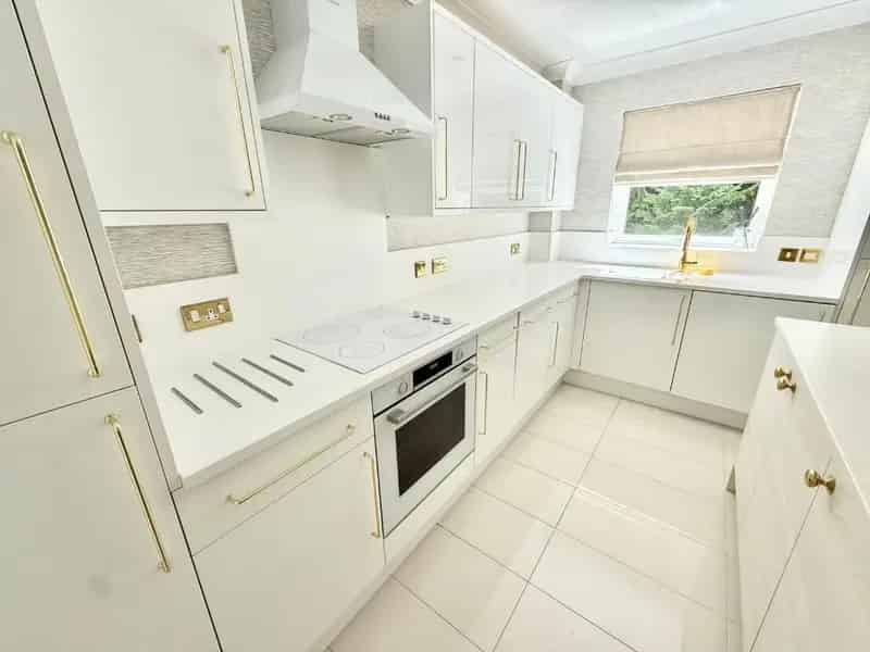 2 Bedroom Apartment Westbourne Balcony Underground Parking