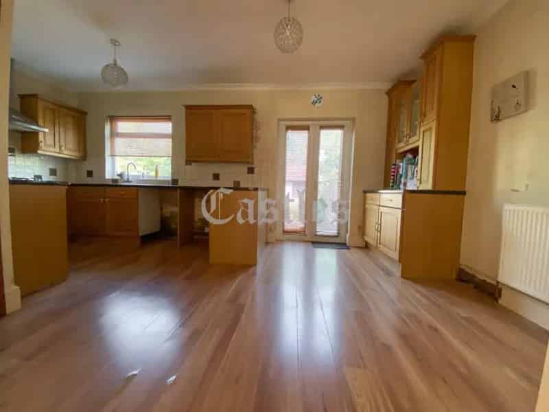 3 Bedroom End of Terrace House to Rent