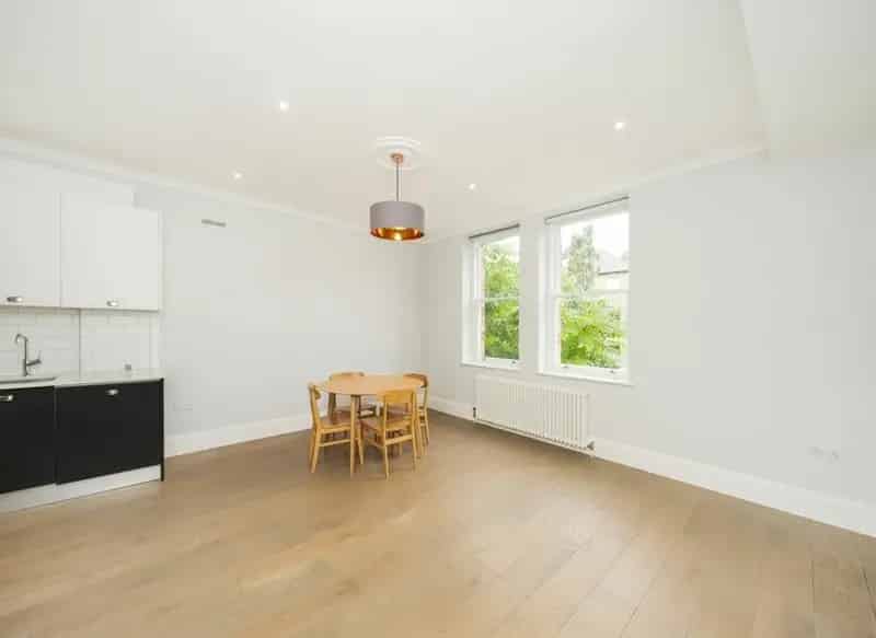 2 Bed Victorian Apartment Carleton Road