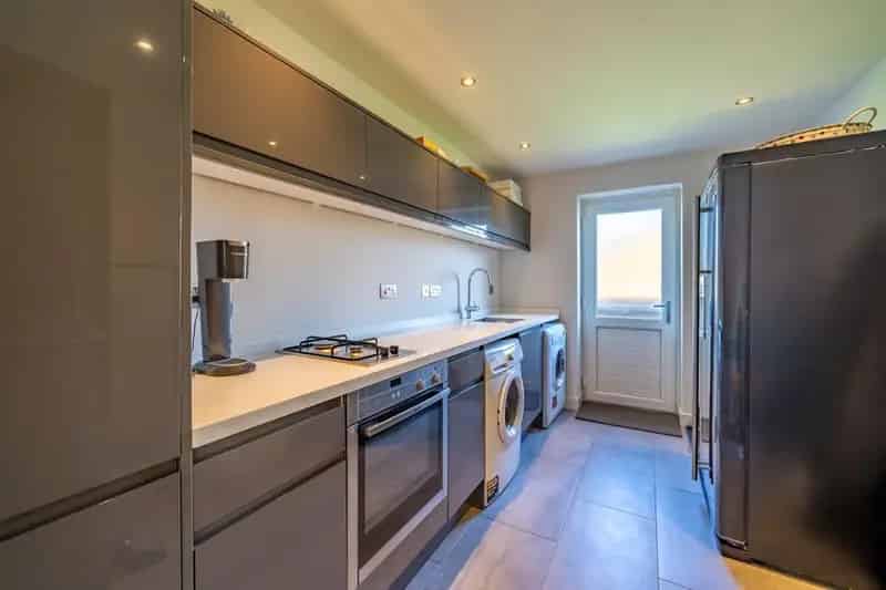 5 Bed 5 Bath Contemporary Home with Annexe