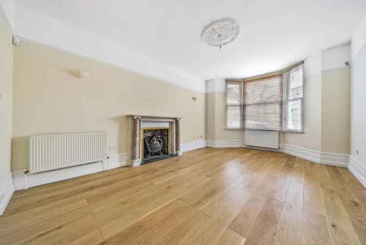 Flat For Sale in London, England