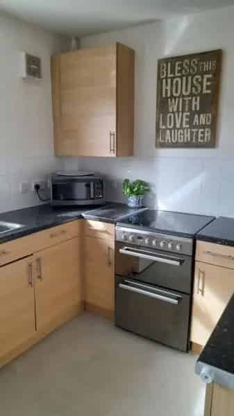 2 Bed House New Kitchen Large Garden Office Good Transport