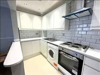 1 Bed Terraced House 66m² Near Hatton Cross Tube