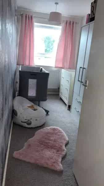 Spacious 2-Bed Maisonette with Garden and Parking Pets Allowed