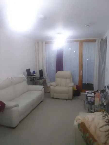 Flat For Rent in Chichester, England