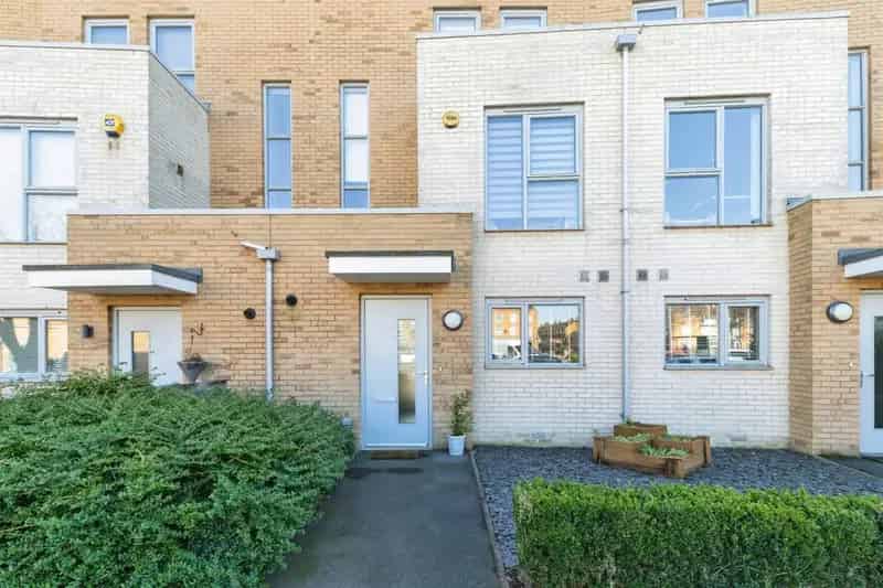 3 Double Bedroom Townhouse with Private Garden and Allocated Parking