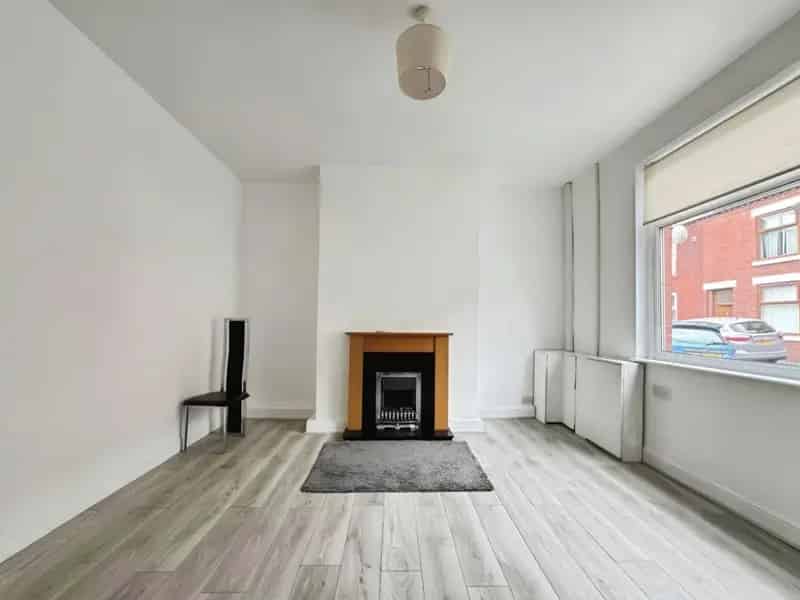 2 Bedroom House For Sale Near Amenities and Schools