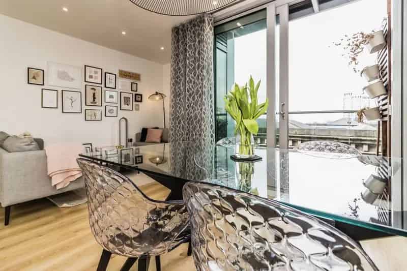 2 Bed Furnished Apartment Near Deansgate Manchester