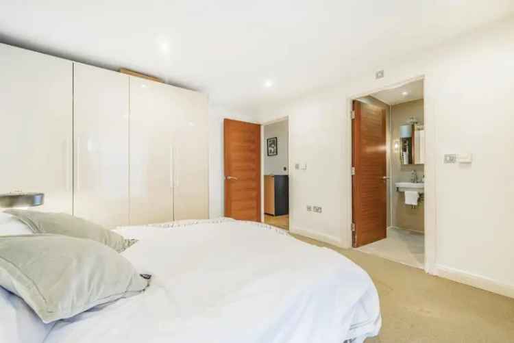 Spacious 2-Bed Apartment near Barbican Tube Station