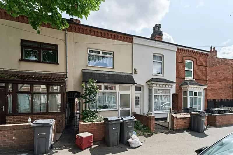 3 Bedroom Terraced House For Sale at Auction