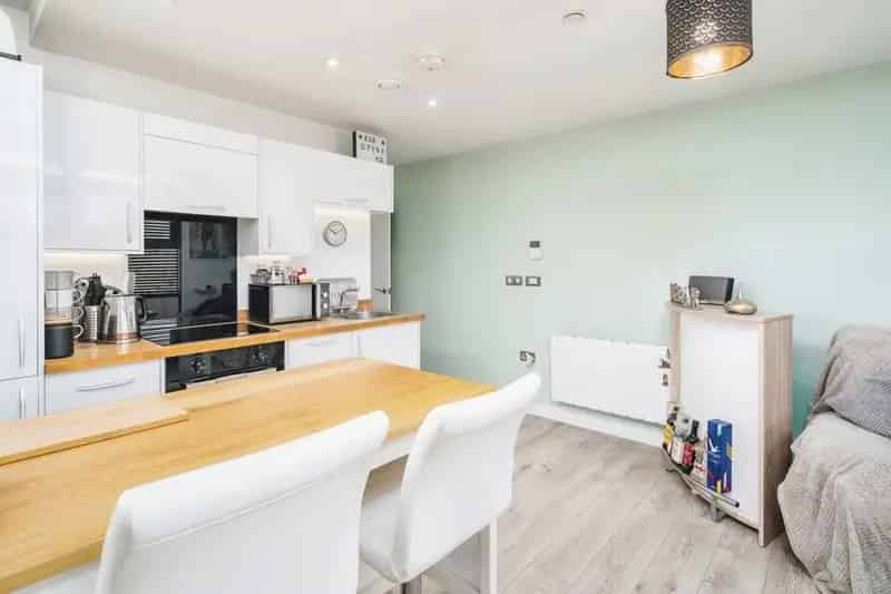 Two Bedroom Apartment Harlow - First Time Buyer Investment