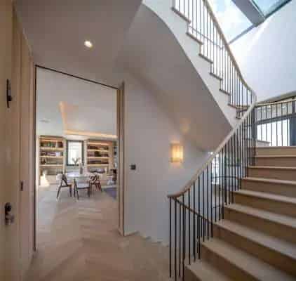 St Johns Wood 3-Bedroom Duplex Penthouse with Panoramic Views