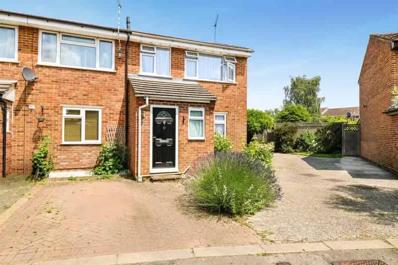 3 Bedroom End Terrace House For Sale