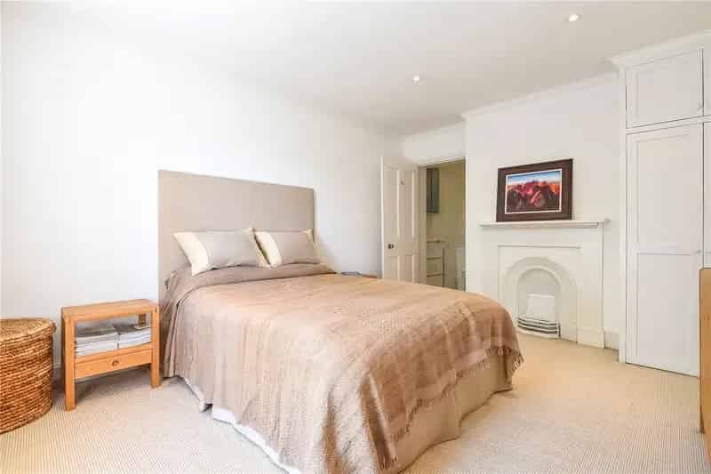 6 Bedroom House in Steep - 3000+ Sq Ft Family Home