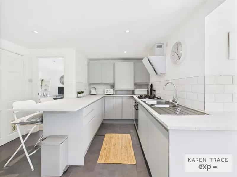 2 Bedroom Flat for Sale in Tywardreath No Onward Chain