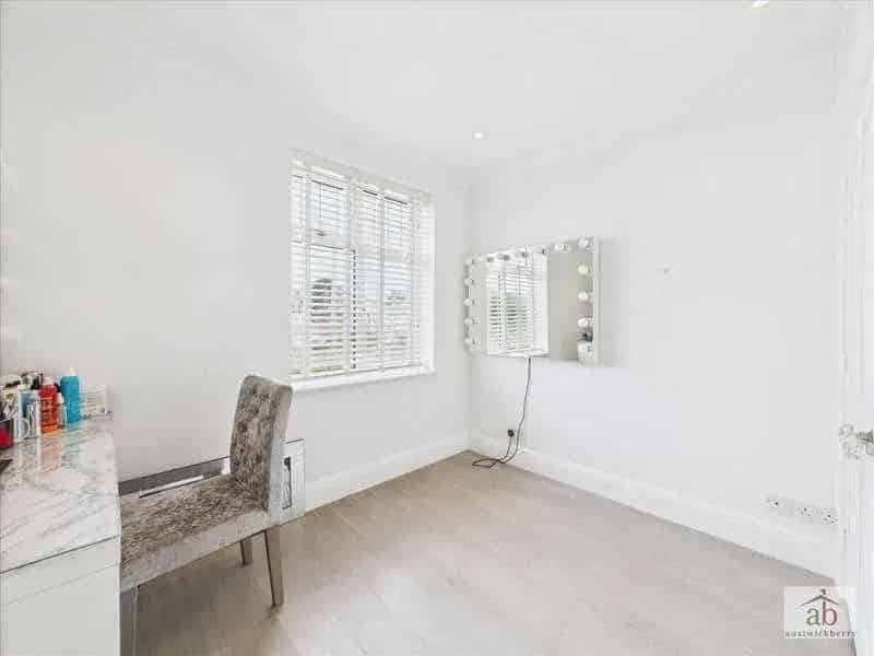 4 Bed Detached House For Sale