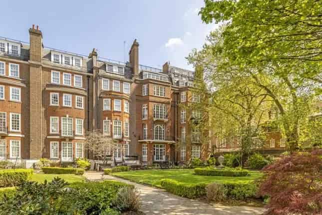 Luxury 3-Bed Duplex Apartment Mayfair London