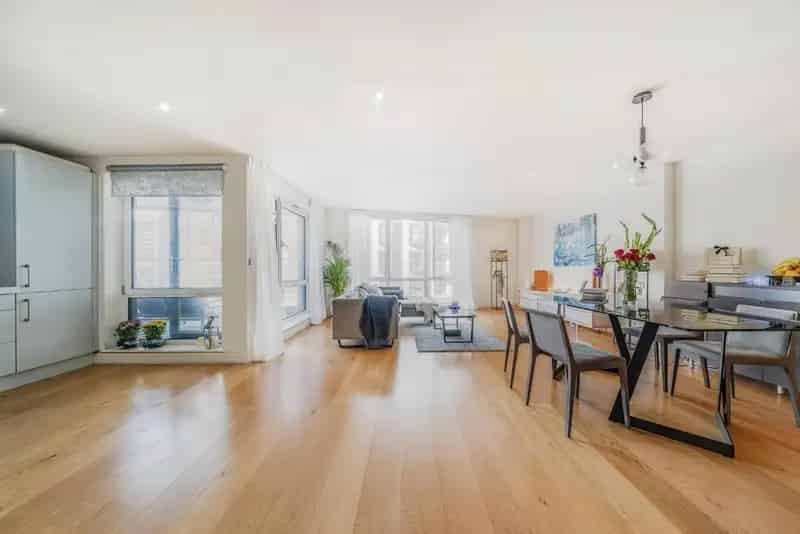 Spacious 2-Bed Apartment Near Barbican Station 1022 sq ft