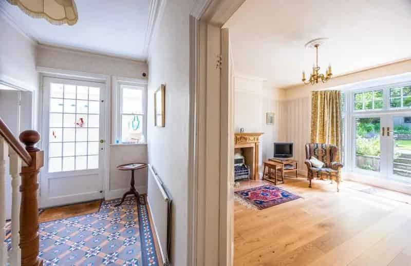 5 Bedroom Semi-Detached House for Sale